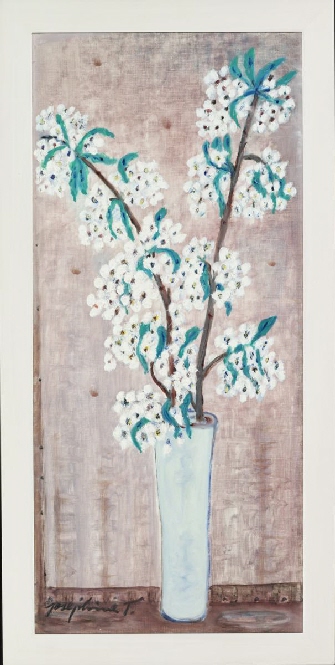 Weisse Blüten in heller Vase